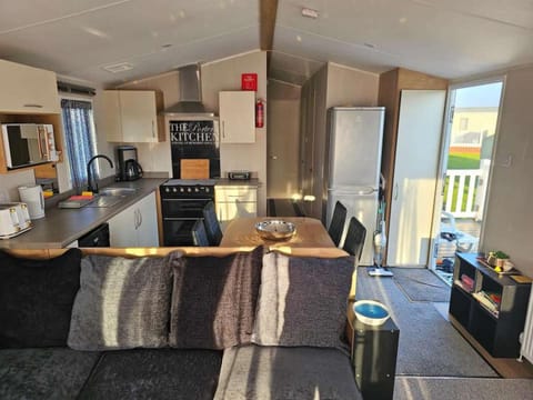 Luxury Chichester caravan Seaside Retreat Maison in Bracknell