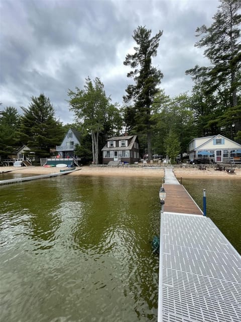 CAMP LINDY LIMIT 7 cottage Villa in Sebago Lake