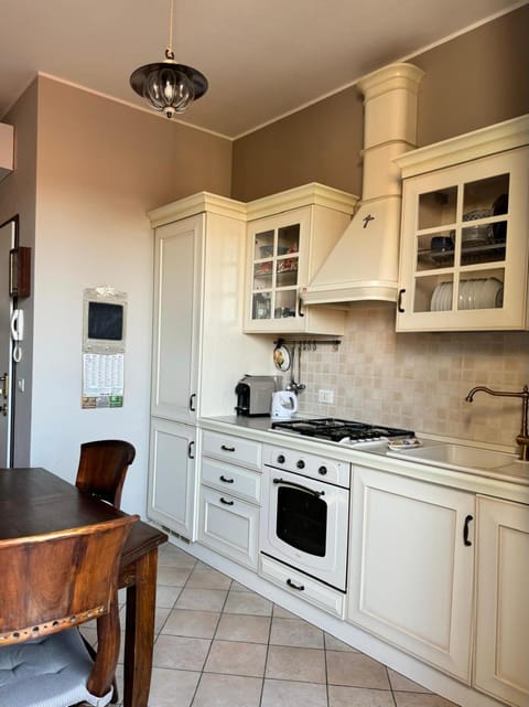 Kitchen or kitchenette, Dining area, dishwasher, oven, pet friendly, stove