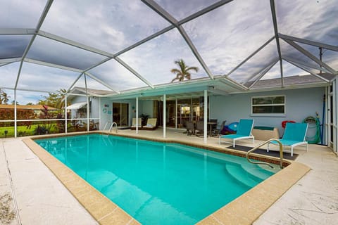 Coastal Palm Retreat House in Cape Coral