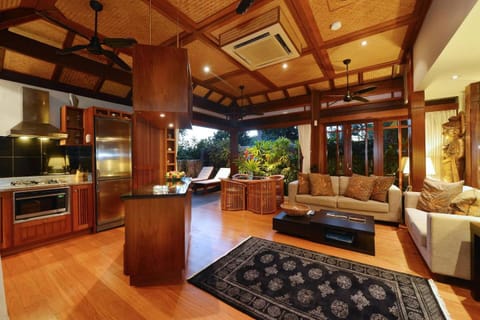 Paradiso Pavilion - An Intimate Bali-style Haven Villa in Port Douglas