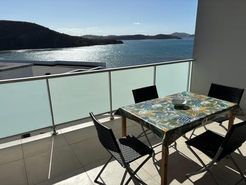 Patio, Natural landscape, View (from property/room), Balcony/Terrace, Dining area, Mountain view, Sea view