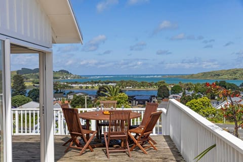 Balcony/Terrace, Dining area, Landmark view, Sea view