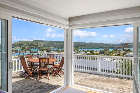 VIEWS, LOCATION plus SPA House in Raglan