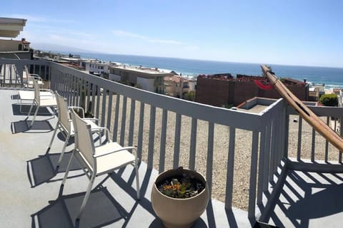 Amazing Beach Pad incredible style 2bed 2bath Apartment in Manhattan Beach