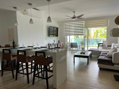 Living room, Dining area