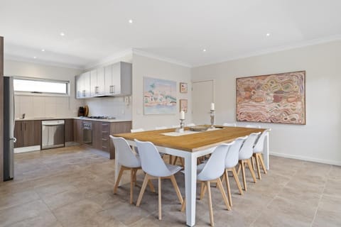 Seaside 3-Bed Home Direct Beach Access House in Dromana