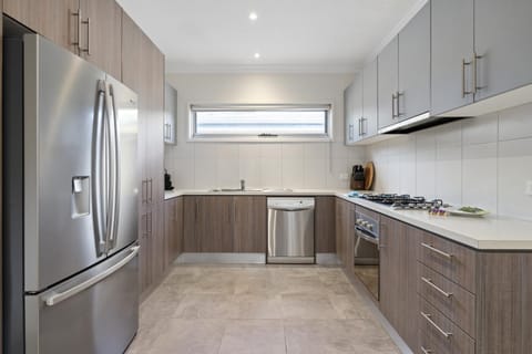 Seaside 3-Bed Home Direct Beach Access House in Dromana