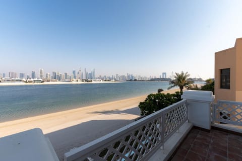 Frond M, Beachfront Villa, Palm Jumeirah - Mint Stay Villa in Dubai