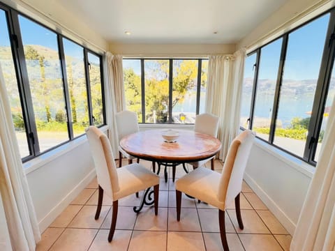 View (from property/room), Seating area, Dining area