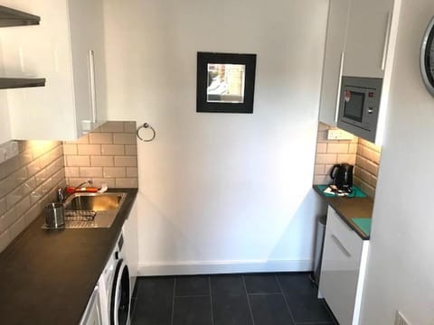 Kitchen or kitchenette, microwave, washing machine