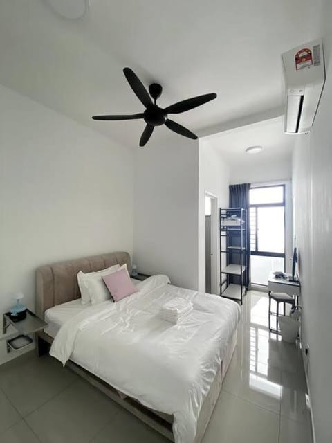 Bed, Photo of the whole room, Bedroom, air conditioner