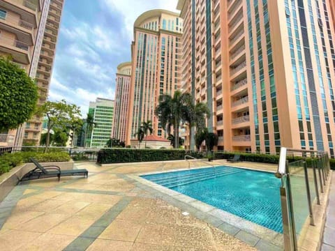 Luxury Mckinley Hill Condo In Bgc #vlrtc27c House in Makati