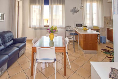 Living room, Dining area, Garden view