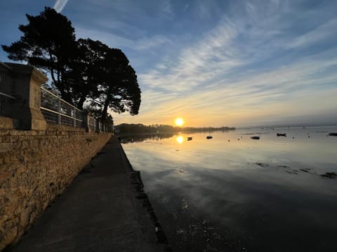 Nearby landmark, Neighbourhood, Natural landscape, Sunrise