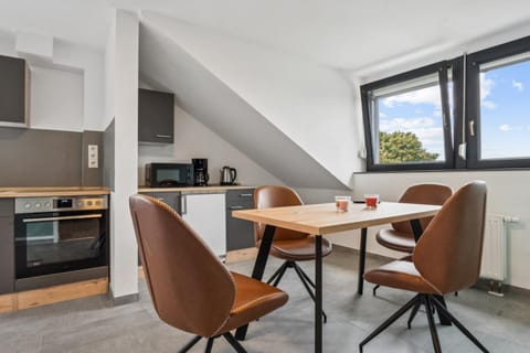 Kitchen or kitchenette, Seating area, Dining area