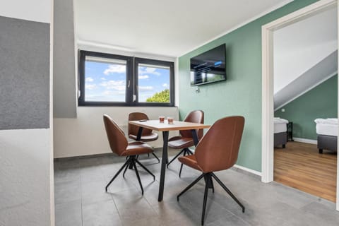 TV and multimedia, Seating area, Dining area