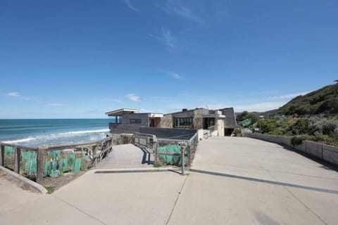 Sea Gum -3 minutes walk to Fairhaven beach House in Aireys Inlet