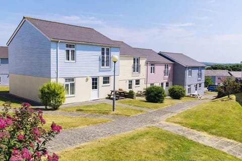 Neighbourhood, Garden view