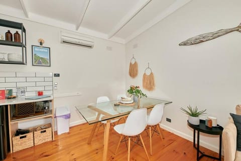 Adorable beach shack in the heart of Aireys Inlet House in Aireys Inlet