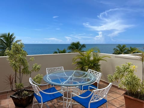 View (from property/room), Balcony/Terrace, Dining area, Sea view