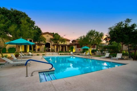 Modern 2-BR Condo near Kierland Apartment in Scottsdale