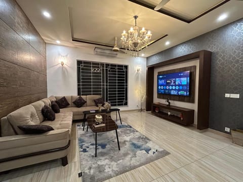 Communal lounge/ TV room, TV and multimedia, Living room