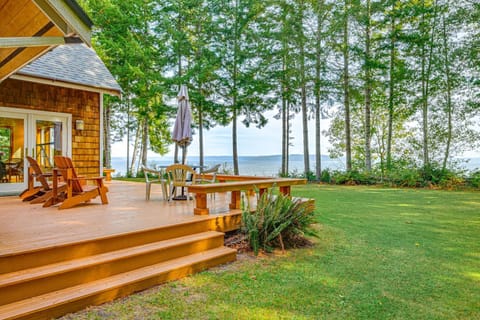 Hood Canal Home with Stunning Views and Private Beach Casa in Brinnon