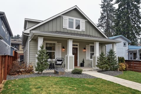 Property building, Patio, Neighbourhood, Street view