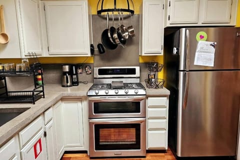 Kitchen or kitchenette, dishwasher, oven, pet friendly, stove