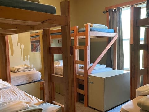 Bedroom, bunk bed