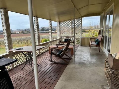 Three Fifty Cottage House in Havelock North