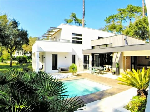 Villa d'Architecte avec Piscine Chauffée, Terrasse et Services Hôteliers à Soorts-Hossegor - FR-1-791-11 Villa in Hossegor