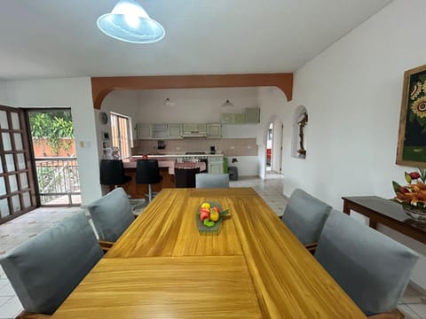 Recámara para dos personas con wifi y alberca Apartment in Cuernavaca