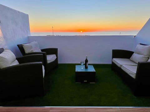 Balcony/Terrace, Seating area, Sea view, Sea view, Sunrise