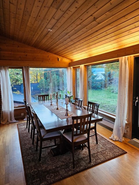 Private room - 5 in a luxury villa CHALET STYLE Bed and Breakfast in Oslo