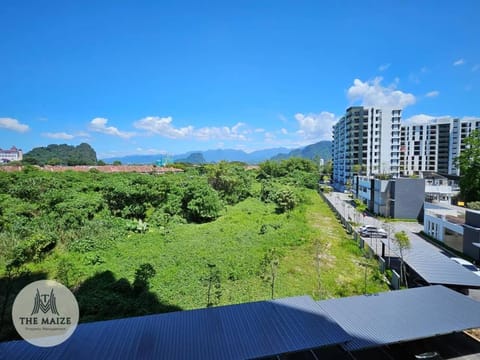 The Cove Hillside Residence Ipoh - Nostalgic Terracotta Apartment in Ipoh