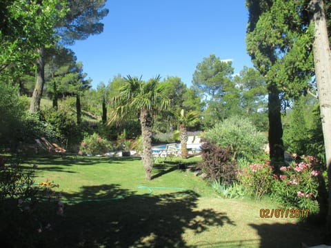 Villa Boulou Bed and Breakfast in Rognes