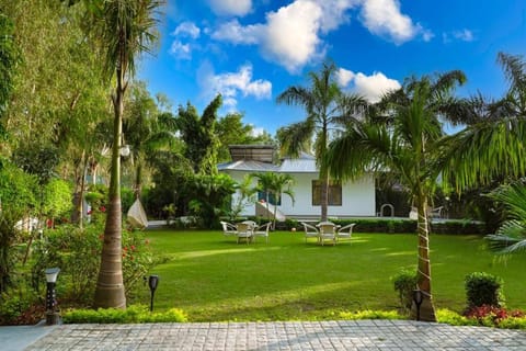 Property building, Facade/entrance, Garden