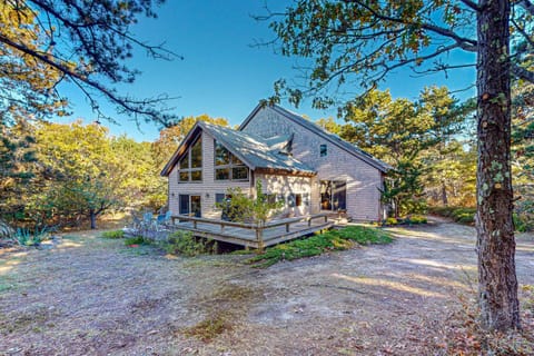 Cozy Island Cabin House in Martha's Vineyard