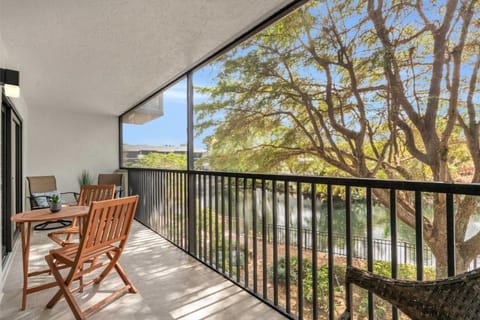 Close to the Lobby and Pool - Peaceful Views and Comfy Furnishings House in Naples