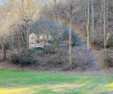 Miracle Meadow House in Watauga