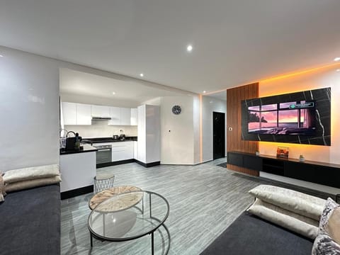 Communal lounge/ TV room, TV and multimedia, Living room, air conditioner