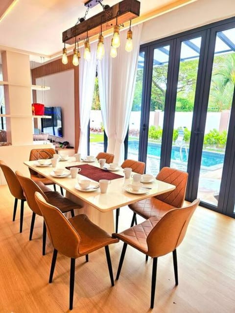 Living room, Dining area, Food, Pool view