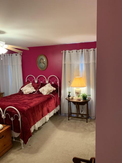 1st floor 2 guest rooms, shared full bath Bed and Breakfast in Sussex County