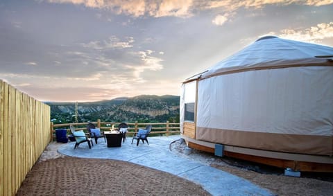 Yurt Overlook #02 with AC and Private Bath King Suite House in Orderville