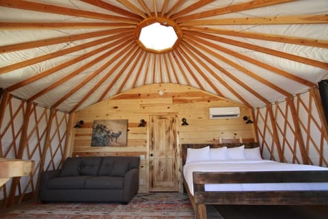 Yurt Overlook #02 with AC and Private Bath King Suite House in Orderville