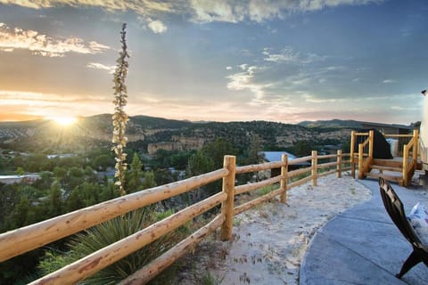 Yurt Overlook #02 with AC and Private Bath King Suite House in Orderville