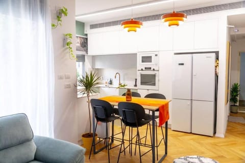 I travel out of my apartment and you get to stay in it Apartment in Tel Aviv-Yafo