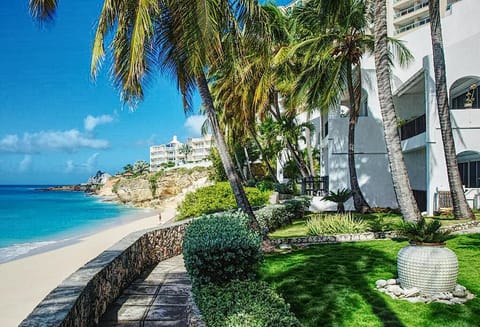 Beachfront Serenity Apartment in Sint Maarten